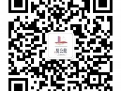 揽千亩大湖园林、享百亩湿地公园；15所高校，20万师生，成就中原波仕顿湾。阅尽繁华，悦公馆！岛上拥有最大体育馆、图书馆、大型商业配套以及医院等众多场馆，配套齐全。集地铁、轻轨、公交等五维立体交通，多种出行选择，节时省事。龙子湖时代，依然是中原英豪的天下！