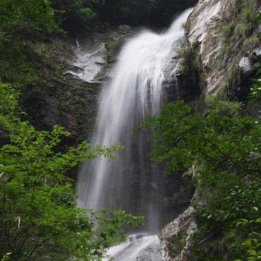 中心村山景瀑布