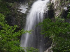 中心村山景瀑布